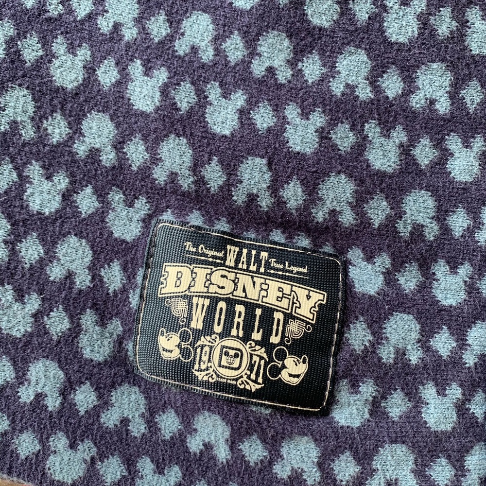 Walt Disney World Exclusive Blanket Sweater M/L